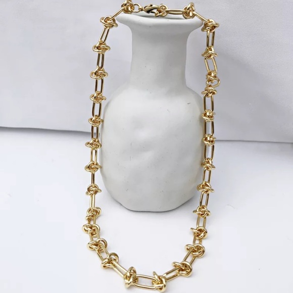 Waterproof gold plated knot link necklace - Picture 2 of 3